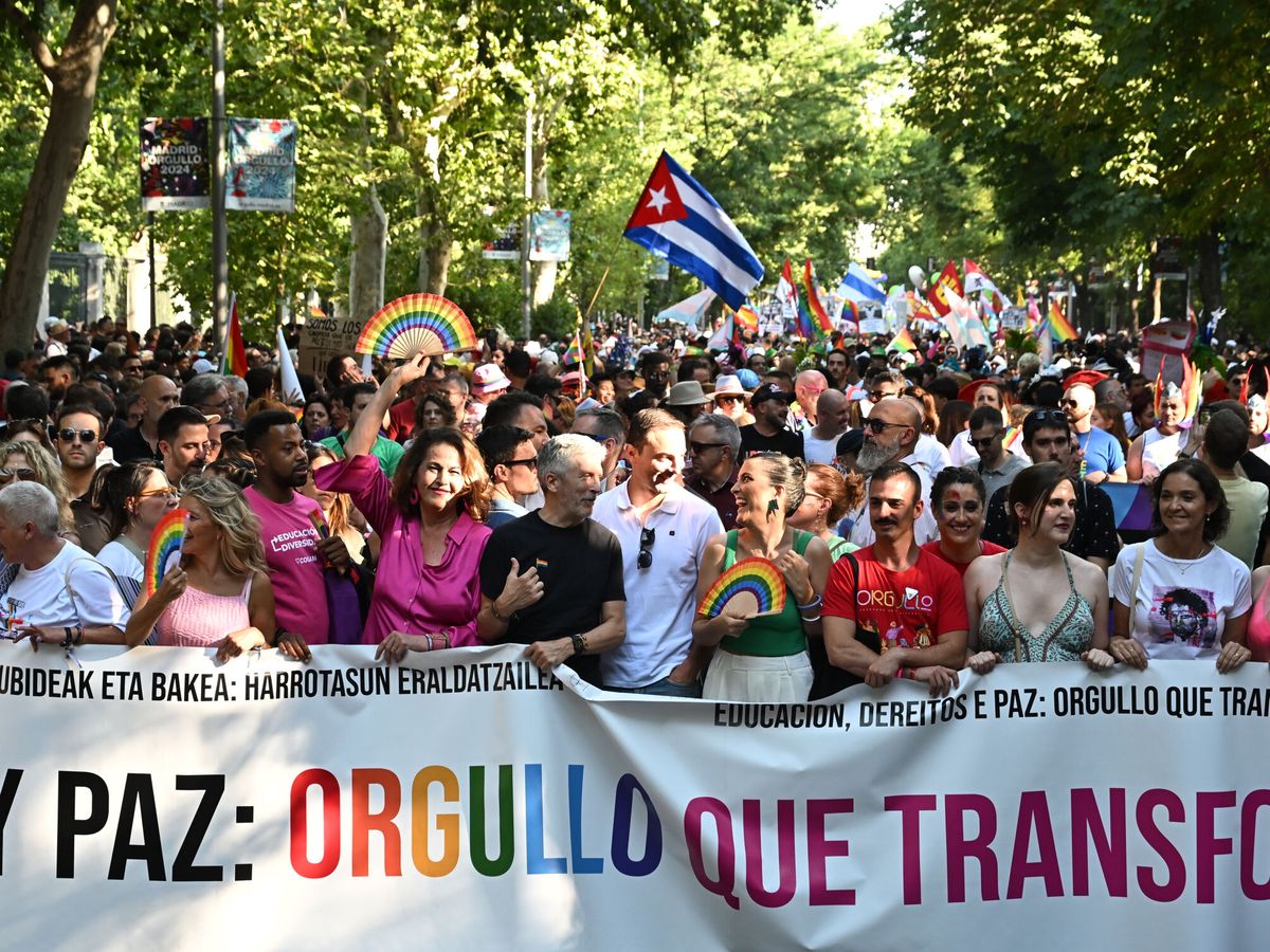 Foto: Cabecera de la manifestación del Orgullo LGTBI 2024. (EFE/ Fernando Villar)