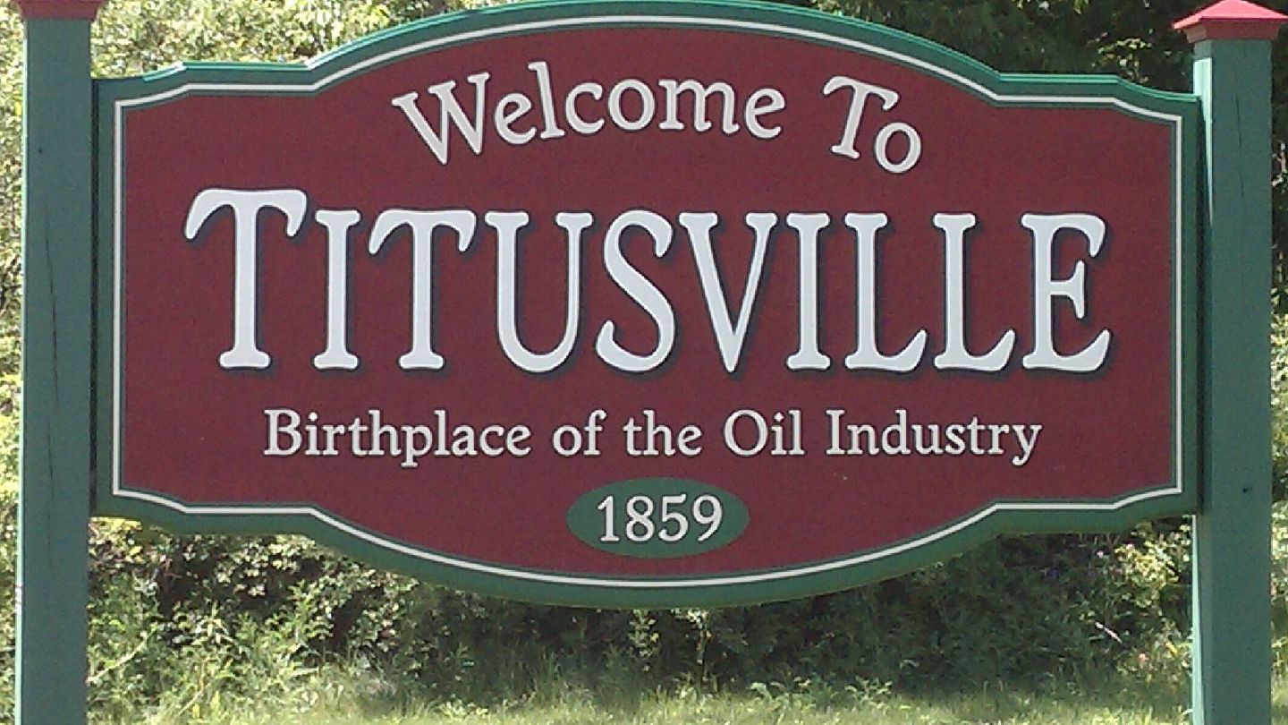 Cartel de bienvenida a Titusville, Pensilvania. (Wikimedia)