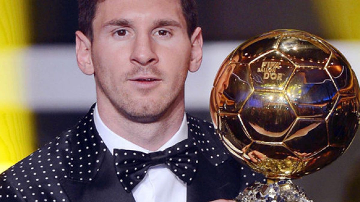 Messi sorprende en la Gala del Balón de Oro con un esmoquin de lunares