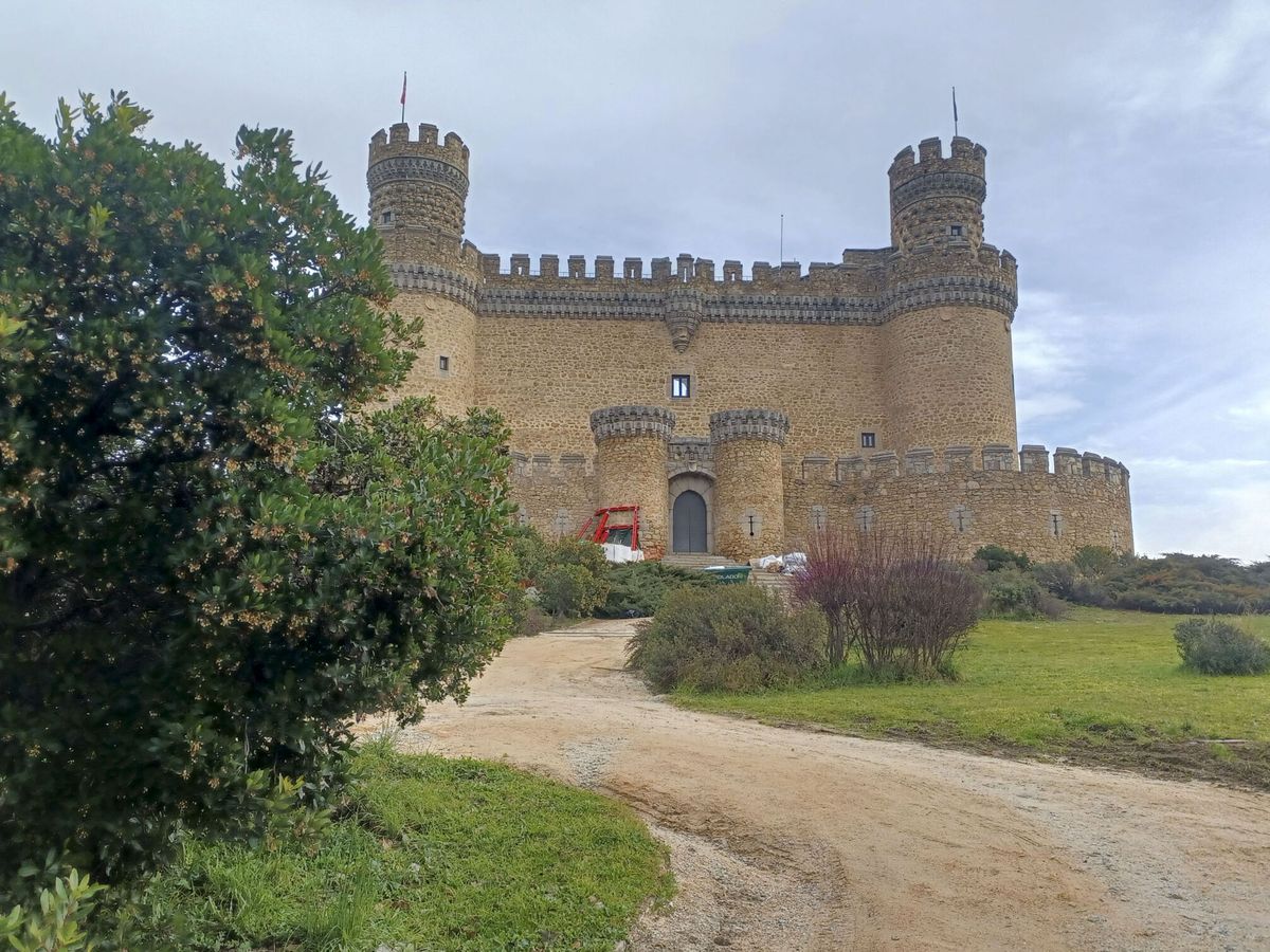 Foto: El castillo nuevo de los Mendoza, en Manzanares el Real. (EFE/J.C. Fraile Esteve)