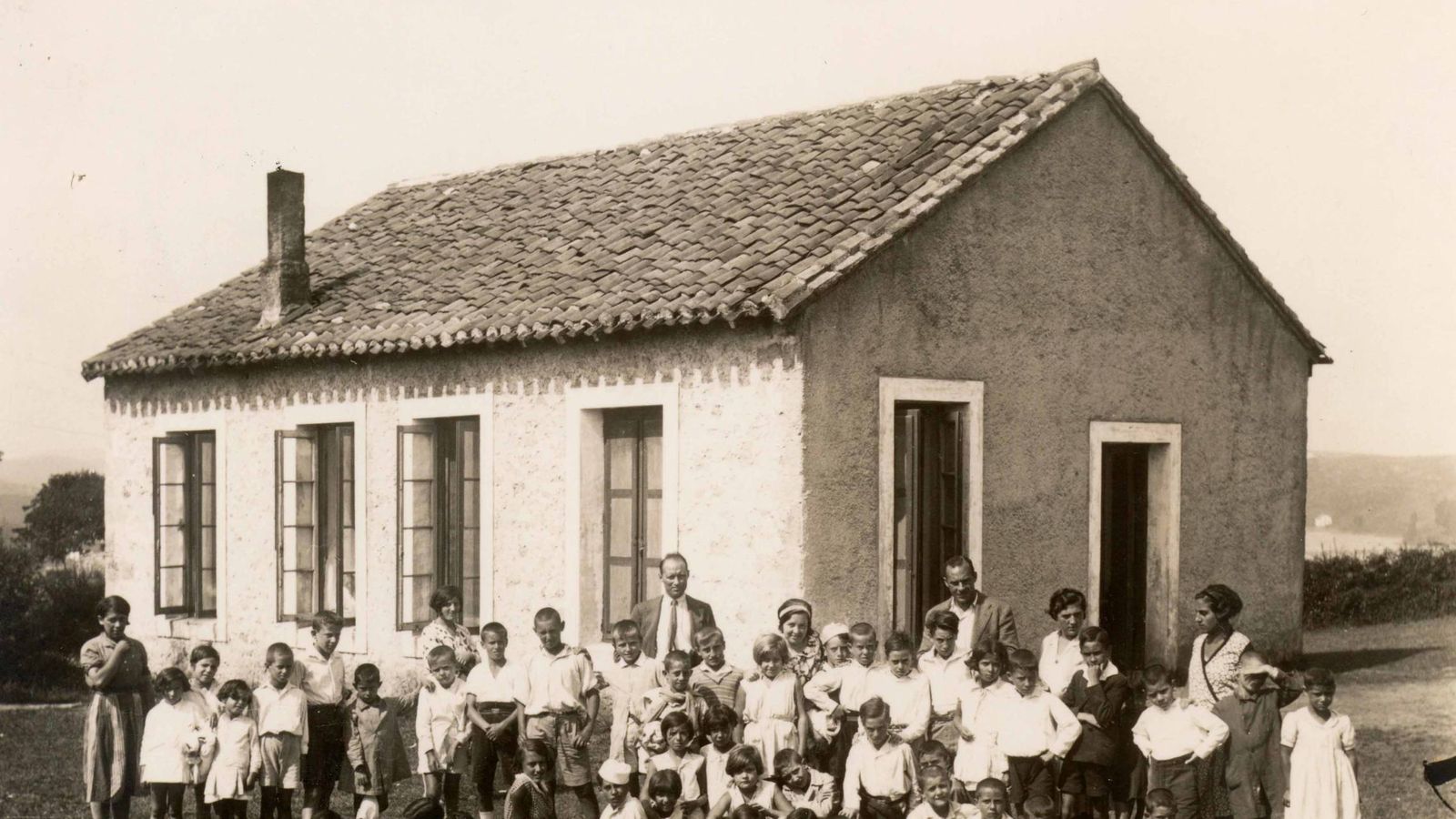 Foto: Foto de familia de los niños que viajaron a San Vicente de la Barquera en 1936. (ILE)