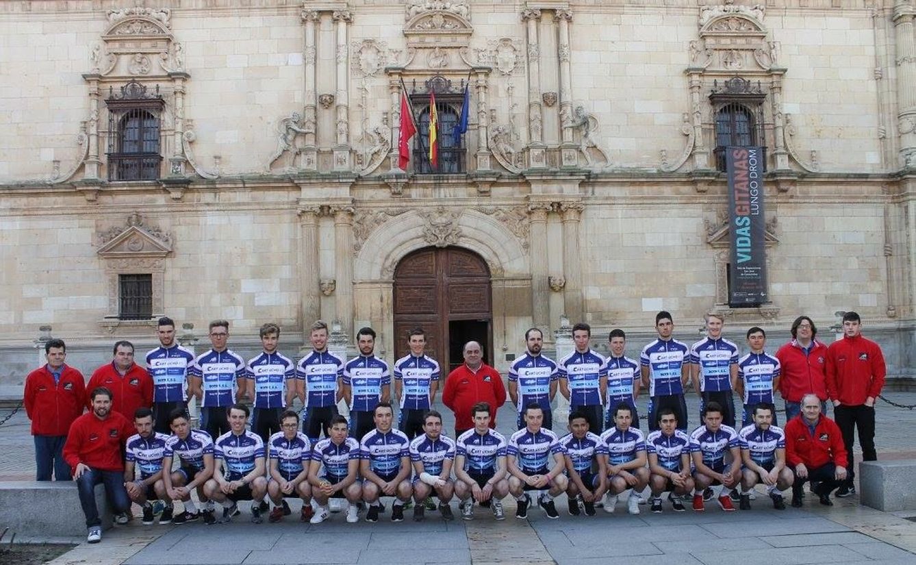 Plantilla y equipo técnico del EC Cartucho (Foto: Iván Gómez Hernández).