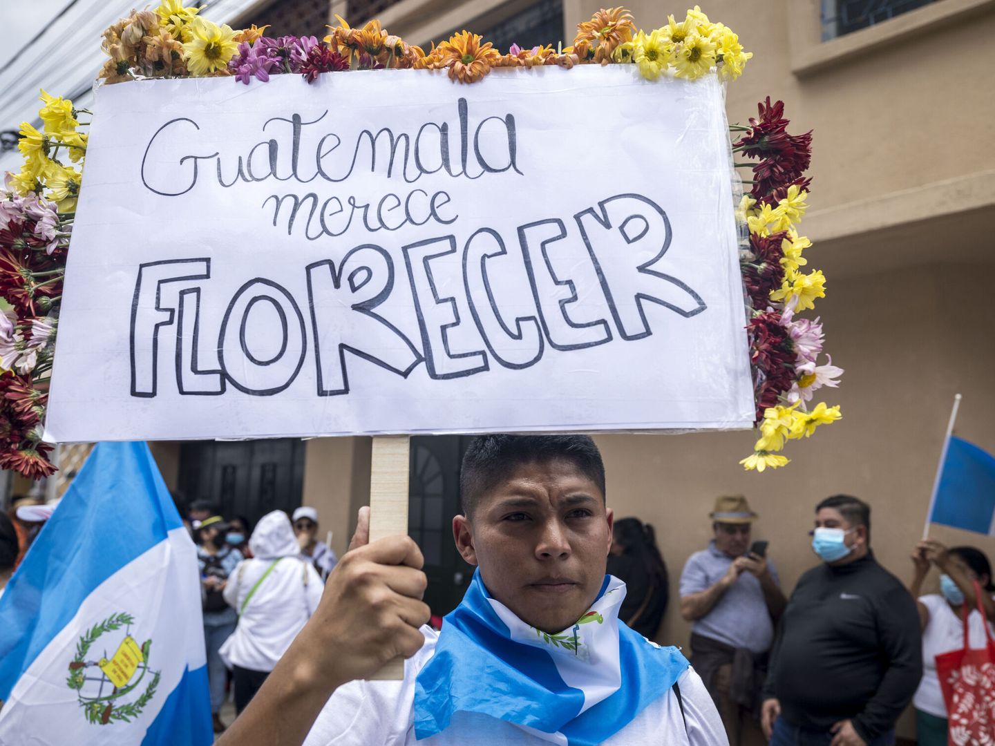 Estudiante de Guatemala porta un cartel contra la corrupción política del país. (EFE/Esteban Biba)