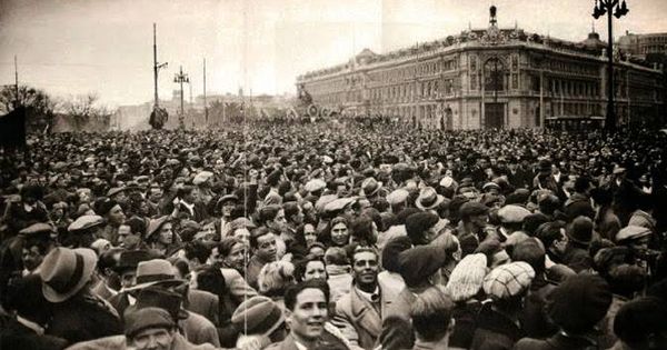 Foto: Celebración en Cibeles (Madrid) tras los comicios de febrero de 1936 que dieron la victoria al Frente Popular