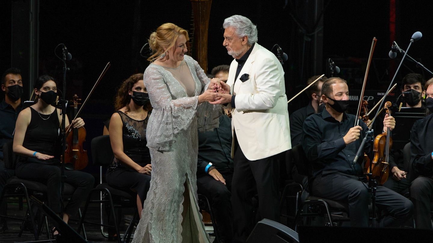 Plácido Domingo y la soprano Saioa Hernández, en Starlite. (EFE)