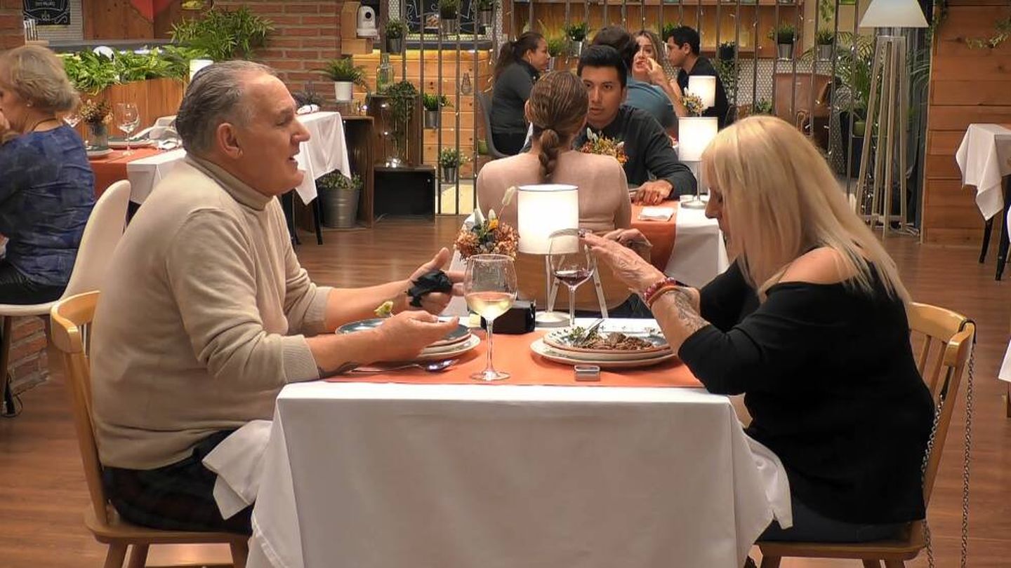 Humberto y Rocío cenan en 'First Dates'. (Mediaset)