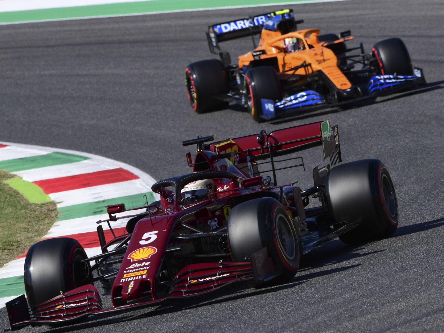 Sainz no descarta que la evolución que Ferrari introduce en Nurburgring pueda darles una sorpresa en carrera