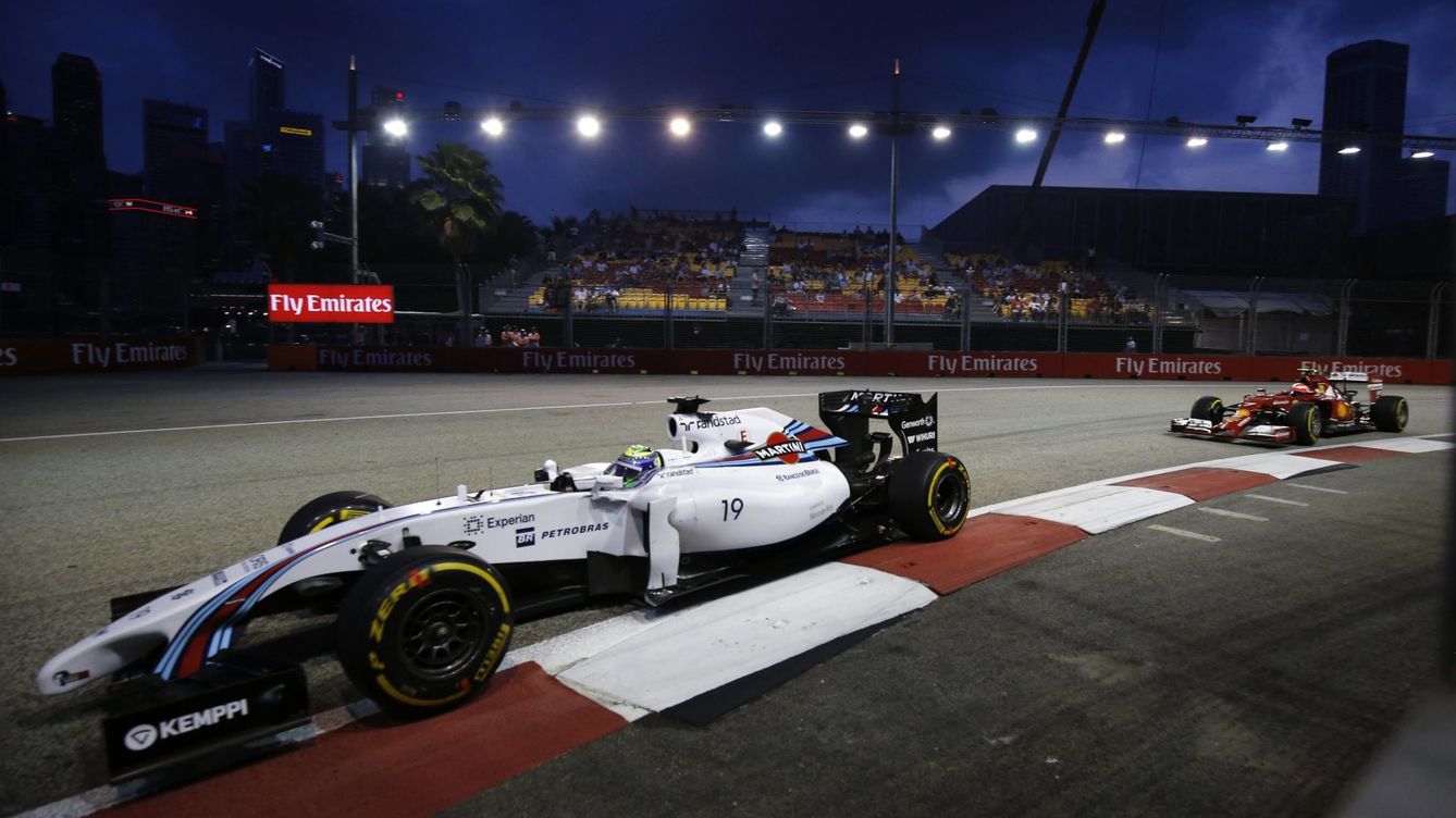 Foto: El Williams por delante del Ferrari en el GP de Singapur (Reuters)