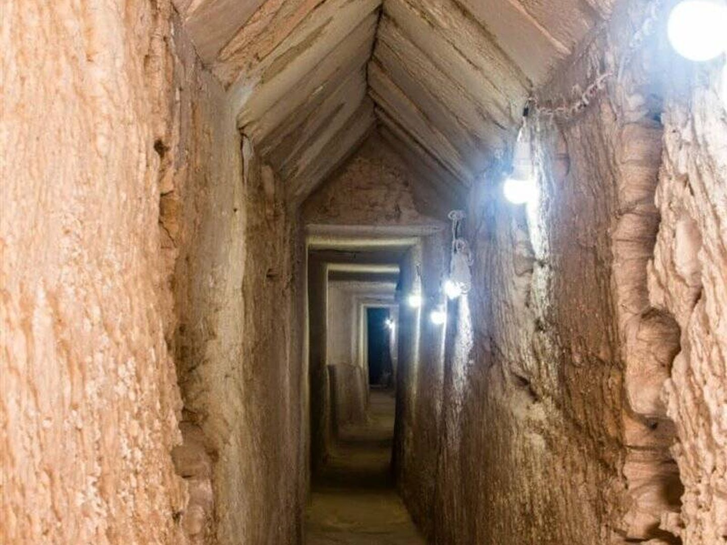 El túnel encontrado en el yacimiento de Taposiris Magna (Ministerio de Antigüedades de Egipto)