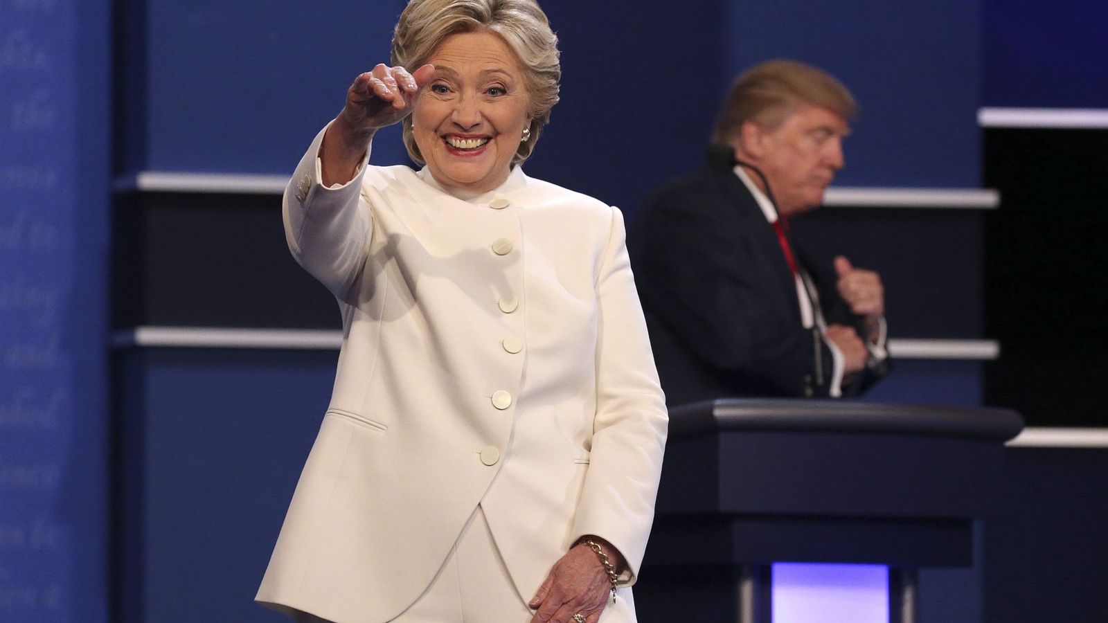 Foto: La candidata demócrata Hillary Clinton sale luego del debate con el republicano Donald Trump. (EFE)