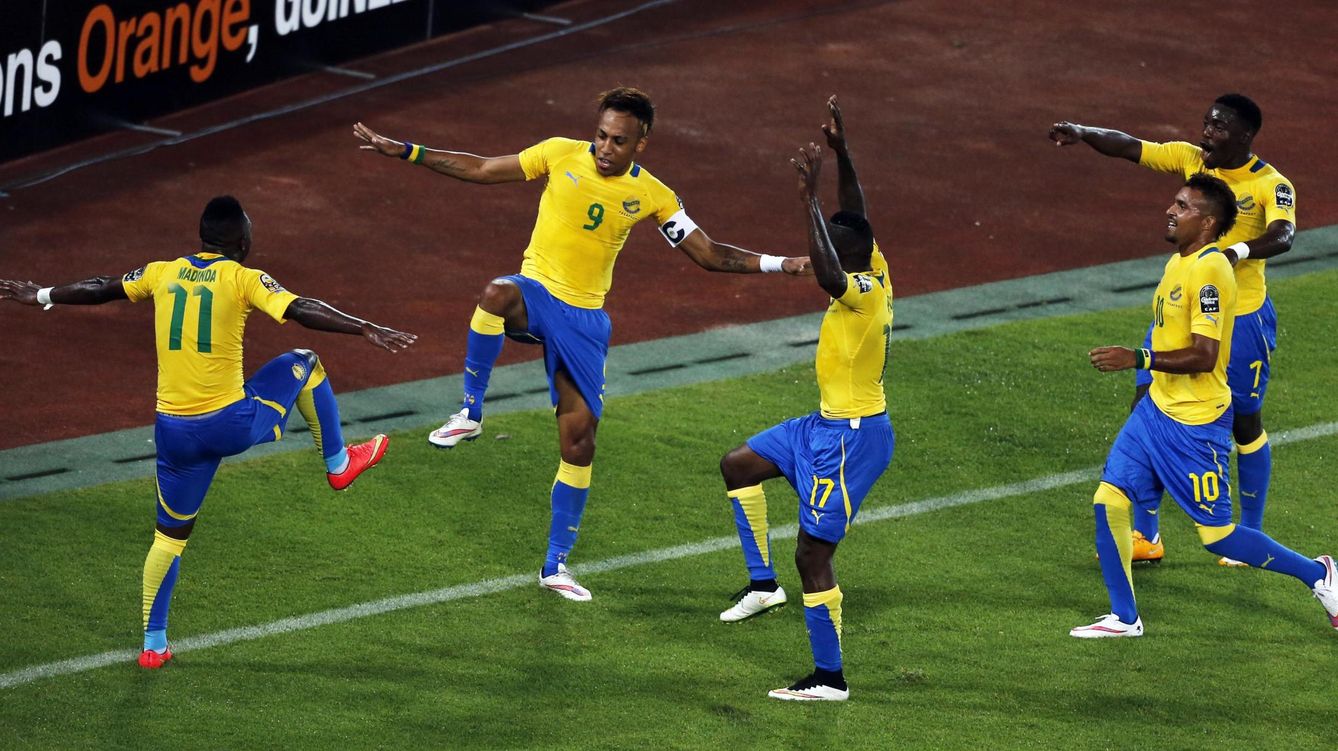 Foto: Aubameyang celebra con sus compañeros un gol de Gabon. 