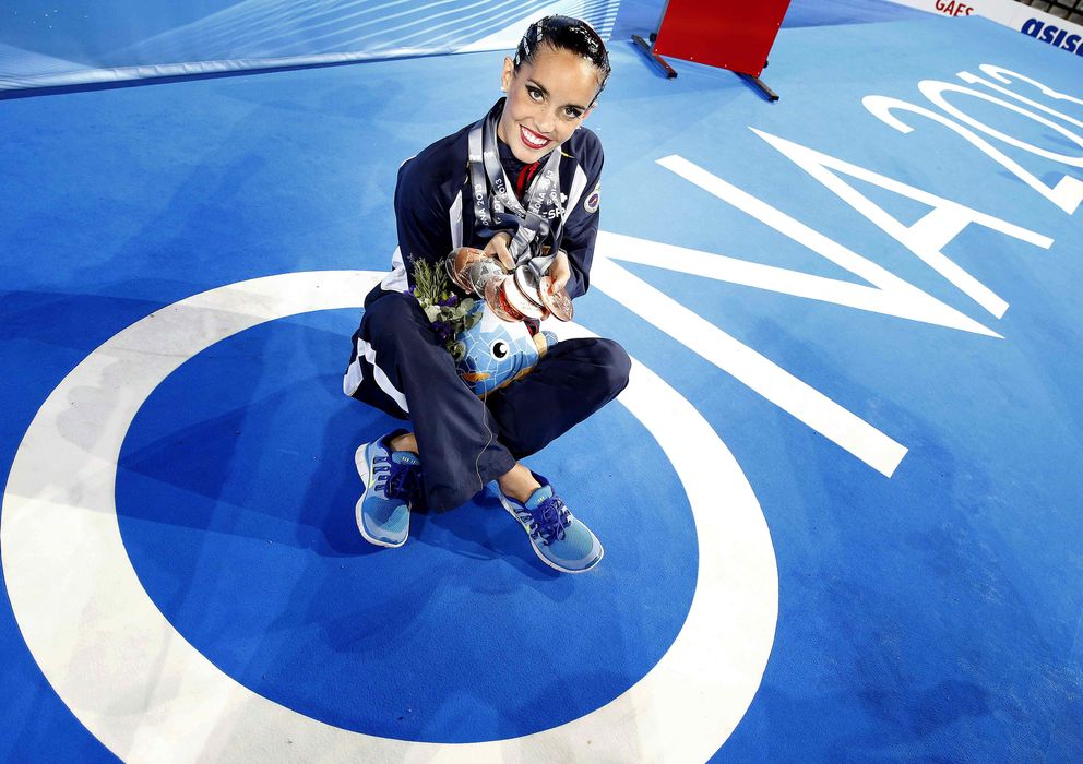 Foto: Ona con las medallas conquistadas en los Mundiales de Barcelona (Efe).