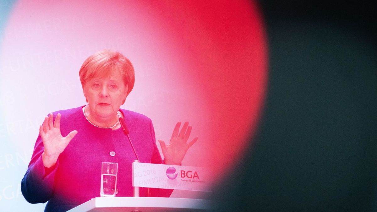 A la señora Merkel le queda un telediario. Y a la socialdemocracia alemana, menos 