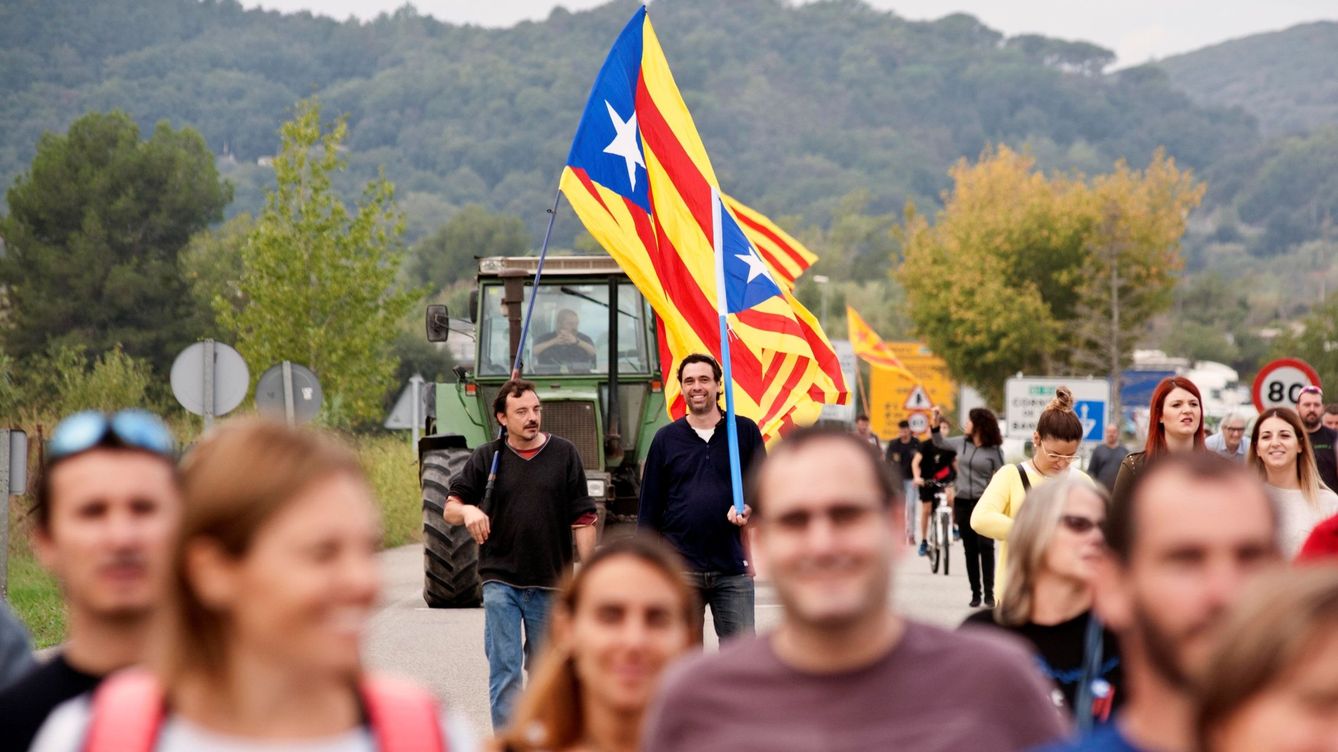 Foto: Manifestantes cortando una carretera de Girona el pasado día 3 durante el 'paro de país'. (EFE) 