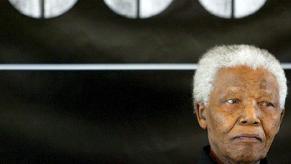 Nelson Mandela celebra sus 90 años de vida y lucha
