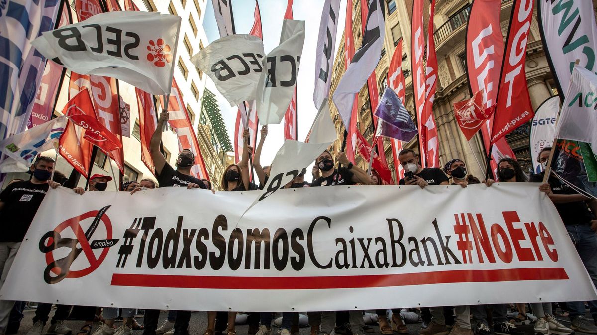 CaixaBank aumenta en un 33% activos por empleado tras absorber Bankia y el ERE