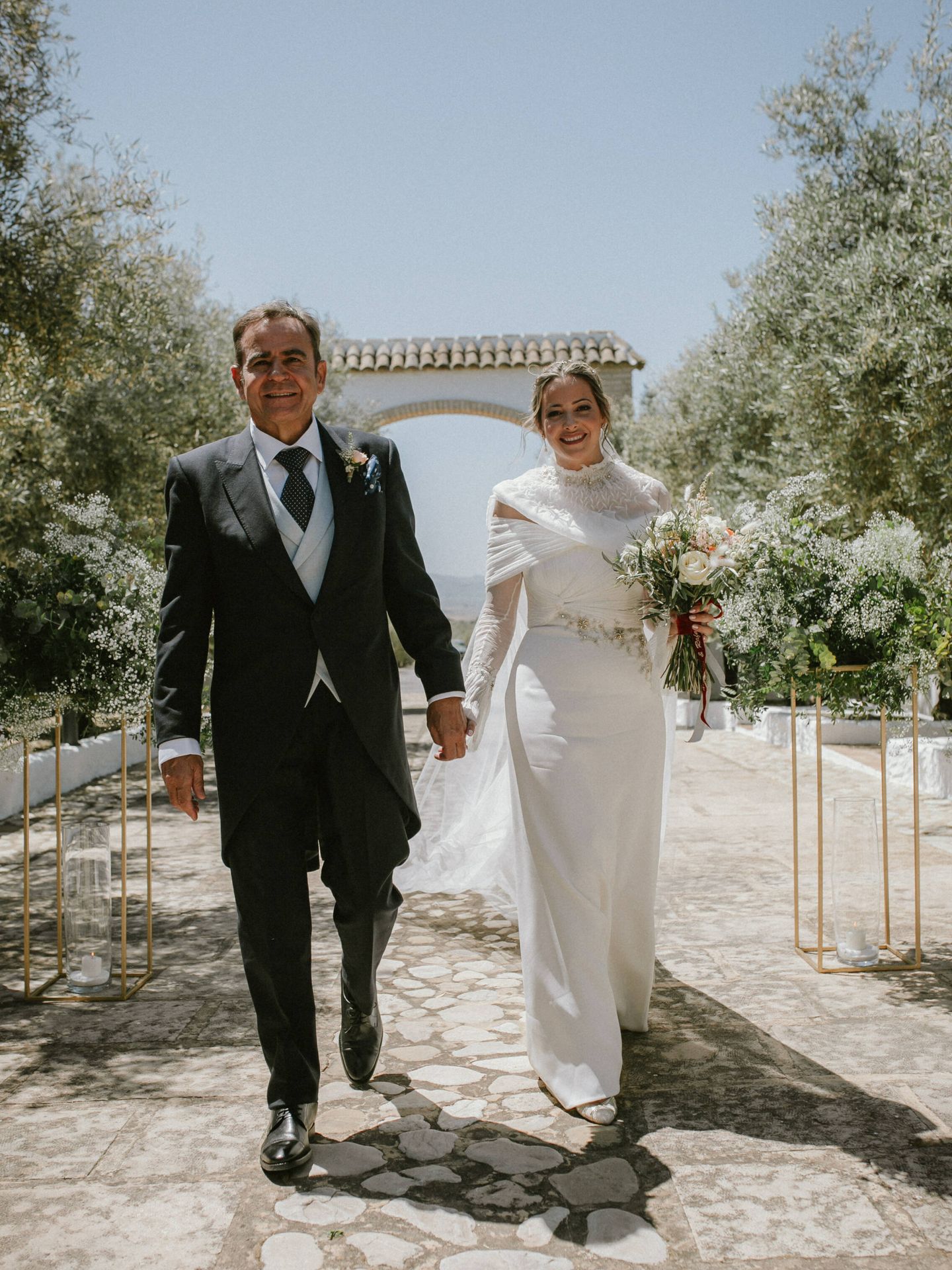 Virginia y su padre, el día de su boda en Málaga. (Ópalo Photos)