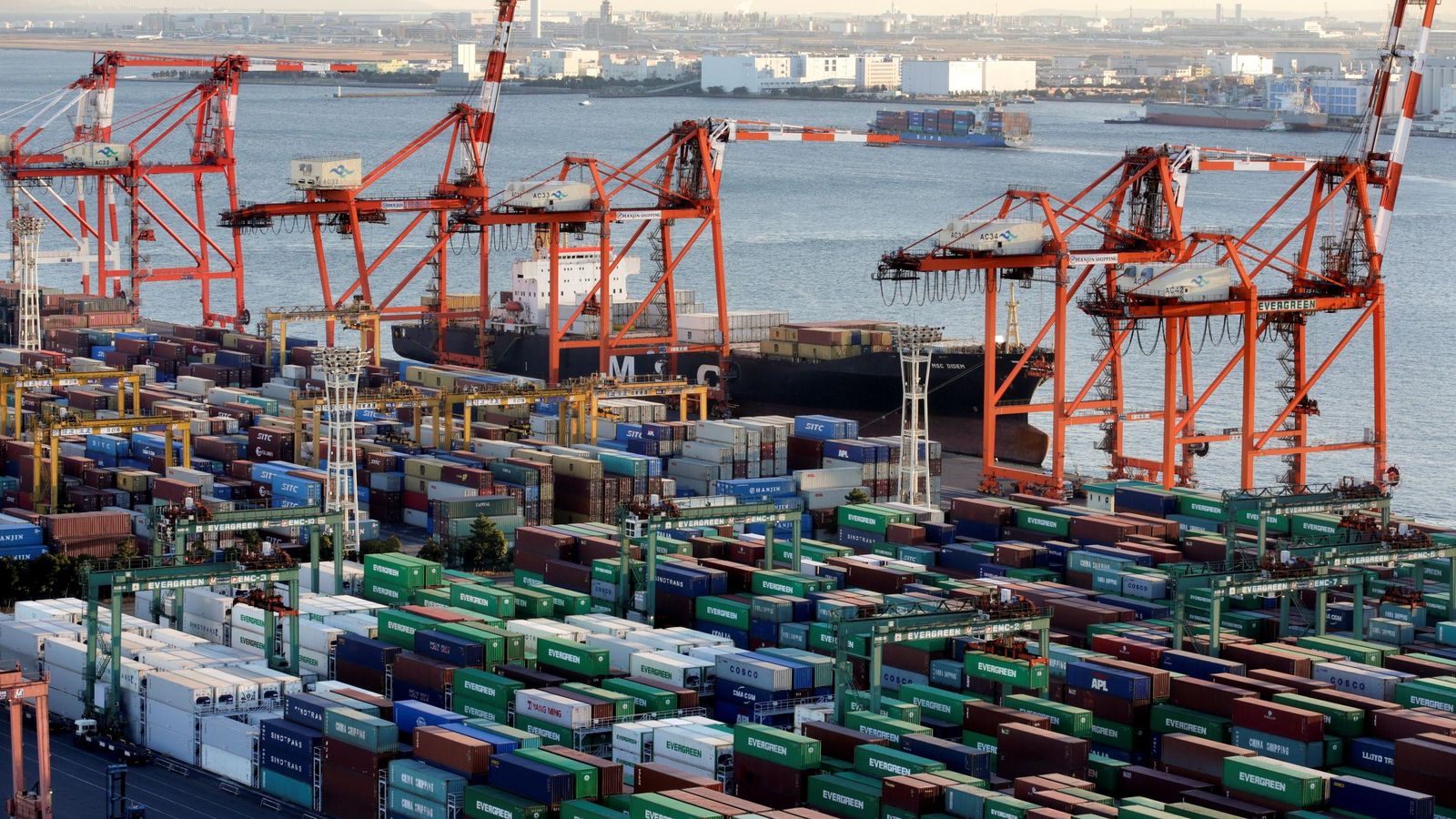 Foto: Imagen de un puerto de mercancías. (EFE)