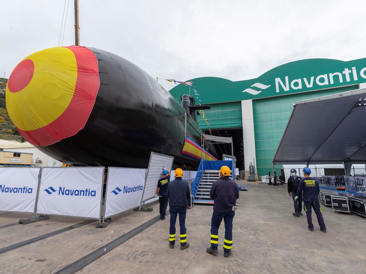 Foto: Botadura de un submarino en Navantia. (EFE)