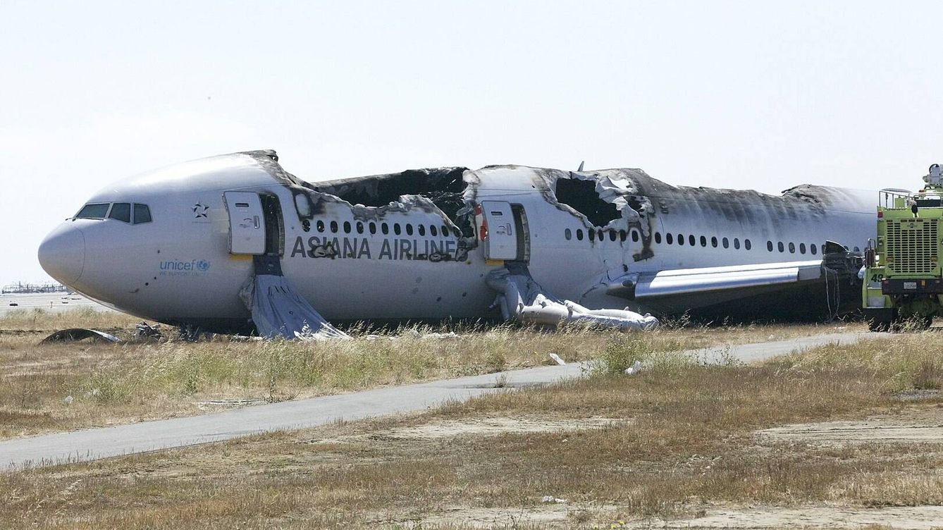 Foto: El avión en el Aeropuerto Internacional de San Francisco, un día después del accidente. (National Transportation Safety Board)
