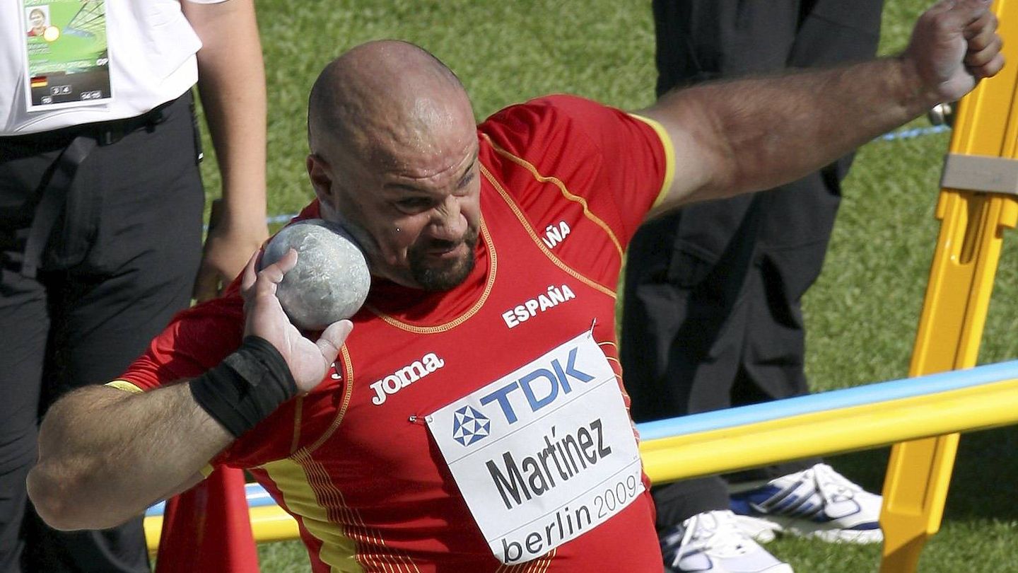 Manolo, durante un lanzamiento de peso en los Mundiales de Berlín del 2009 (EFE)