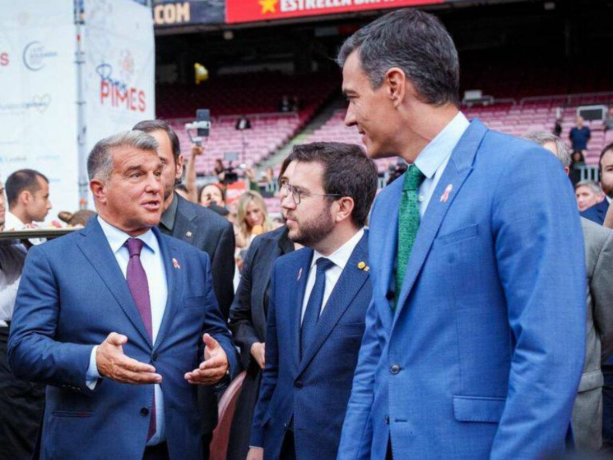 Foto: El presidente del FC Barcelona, Joan Laporta (i), el presidente de la Generalitat, Pere Aragonès (c) y el presidente del Gobierno, Pedro Sánchez. (FC Barcelona)