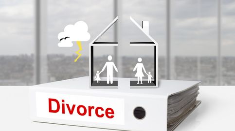 Mi marido se divorció pero figura en las escrituras  del piso donde vive su ex