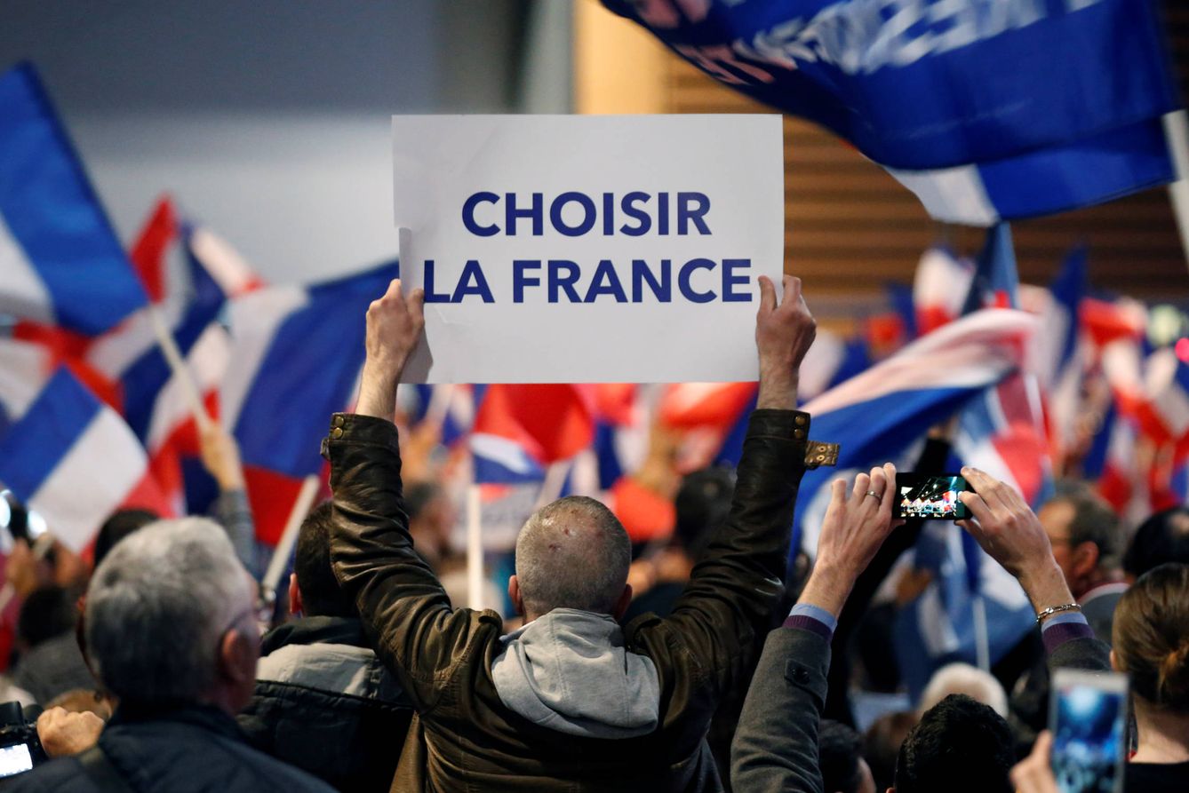 Votantes de Marine Le Pen, durante un evento de campaña de la líder del FN en Villepinte, Francia. (Reuters)