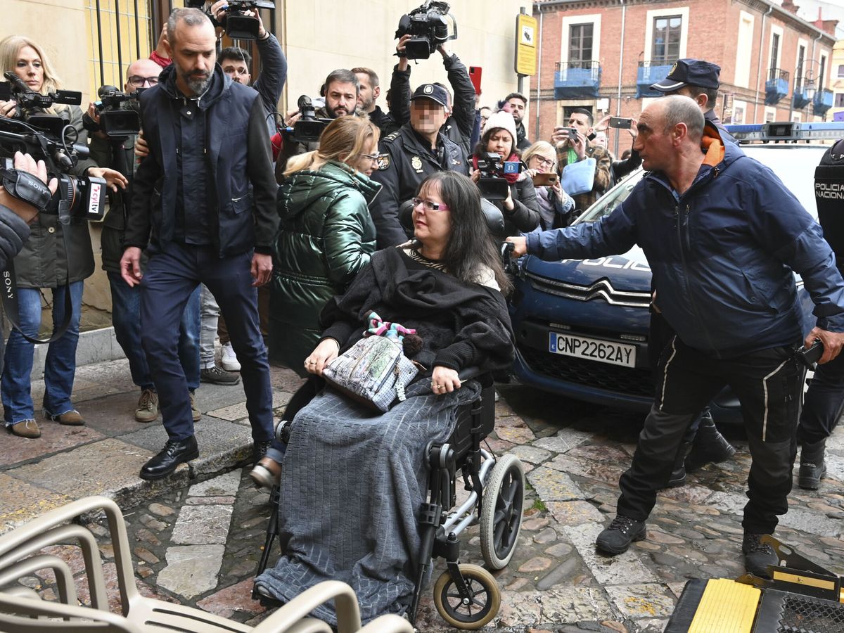 Foto: Raquel Díaz, a su llegada al juicio de esta semana en León. (EFE/J. Casares)