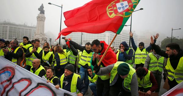Foto: Apenas unas decenas de manifestantes en las protestas de los "chalecos amarillos" en Lisboa, el 21 de diciembre de 2018. (Reuters)