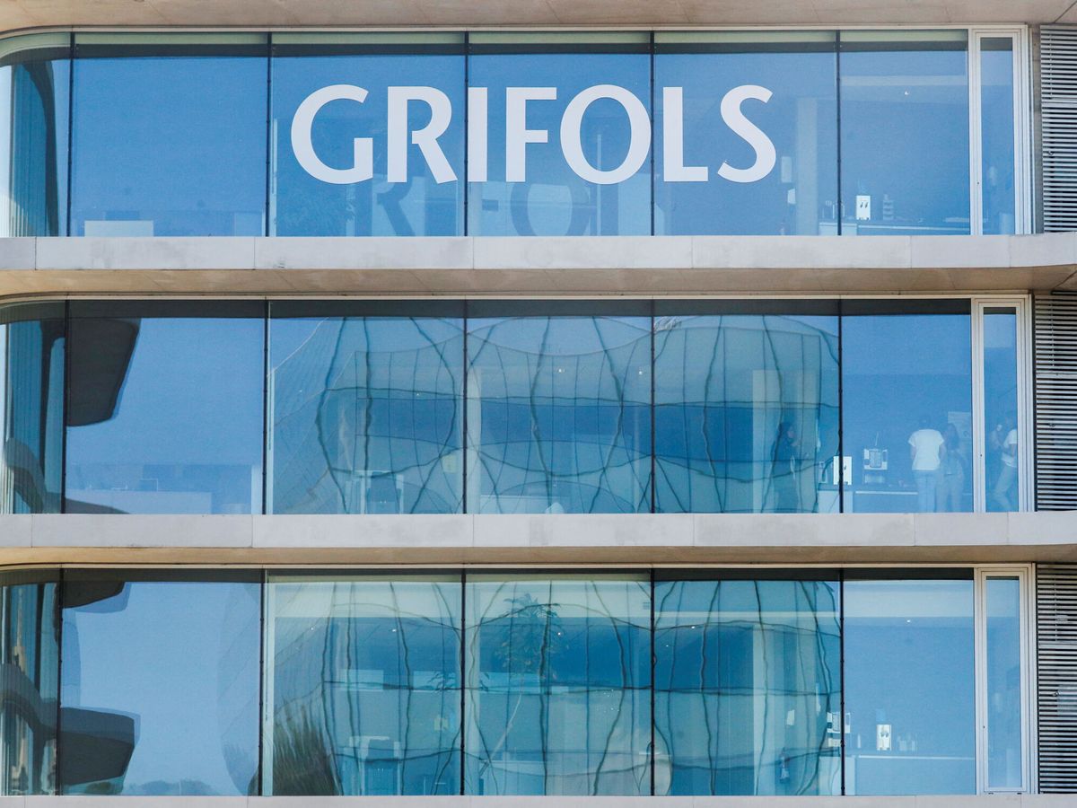 Foto: Logo de Grifols en su sede. (Reuters/Albert Gea)