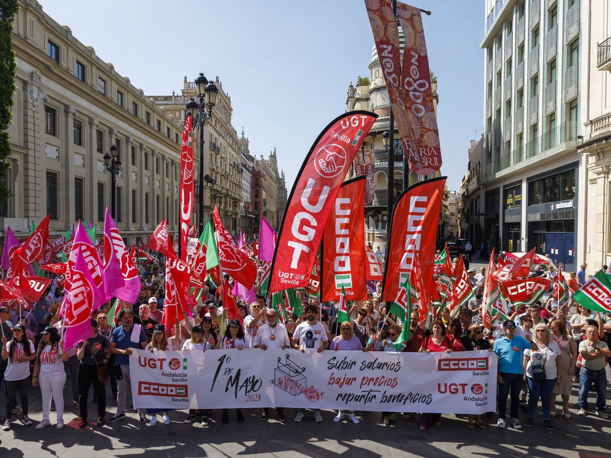 Foto: Manifestación del 1 de Mayo en Sevilla en 2023. (EFE/Julio Muñoz)