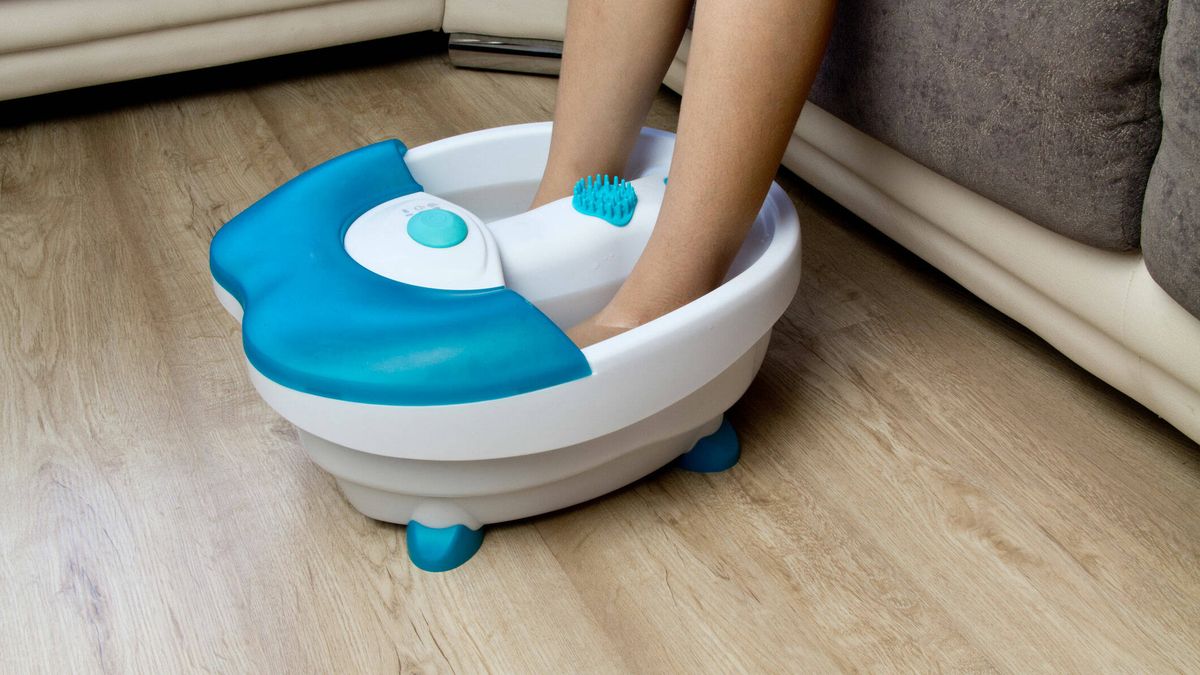 Este futurista masajeador de pies es el regalo ideal para quienes llegan a casa doloridos