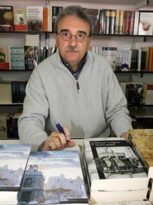 Manuel Longares en la Feria del Libro de Madrid. (EFE)