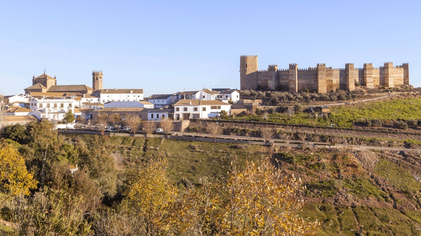Castillo de Baños, en la localidad jiennense de Baños de la Encina. (Foto: Turismo Andaluz)