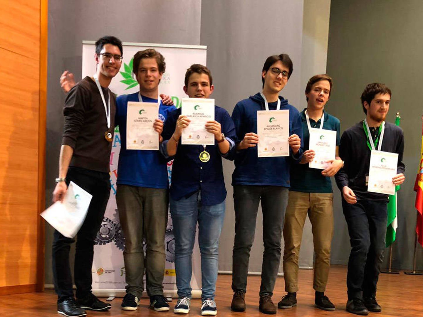 Alejandro Epelde, tercero po la derecha, tras ganar la Olimpiada Matemática española en marzo de 2018 (Foto: Nova Ciencia)