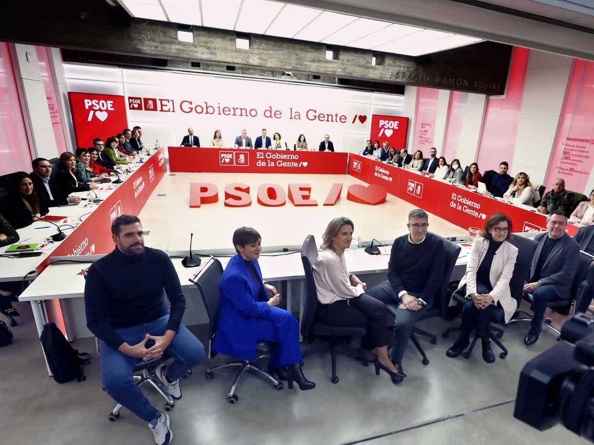 Foto: Imagen de archivo de una reunión ejecutiva federal del PSOE. (EFE/Javier Lizon)