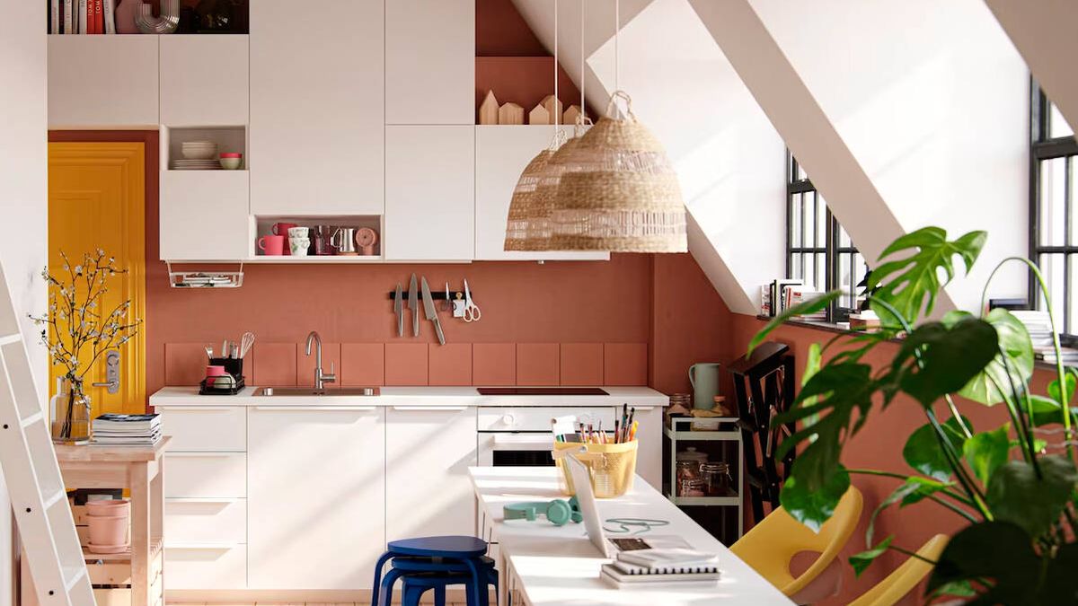 Ikea sabe aprovechar hasta las paredes para ganar espacio en casas pequeñas
