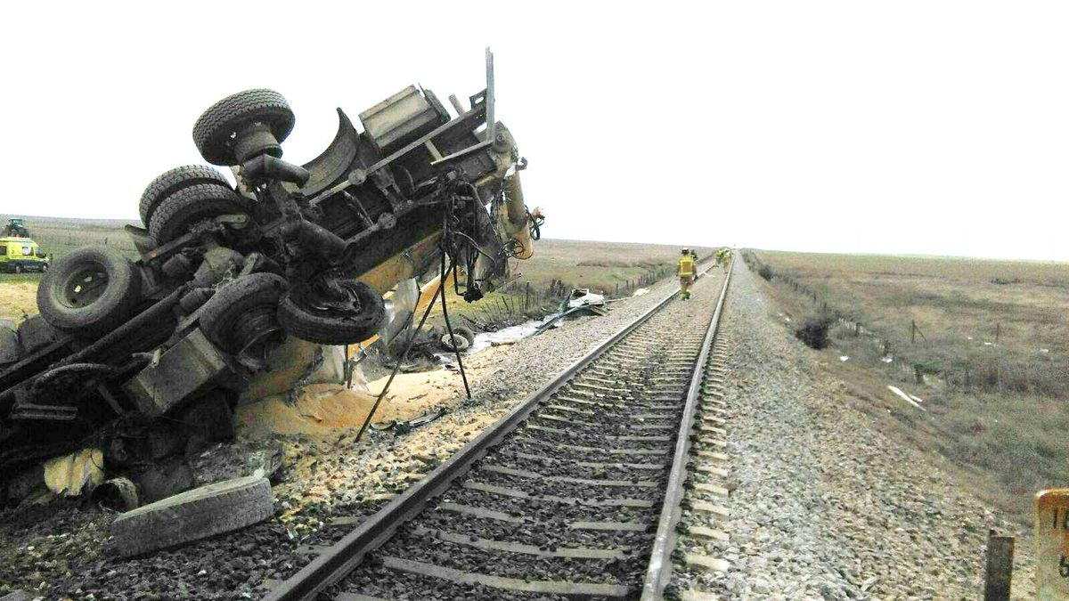Un fallecido tras la colisión de un tren de pasajeros y un camión en Toledo