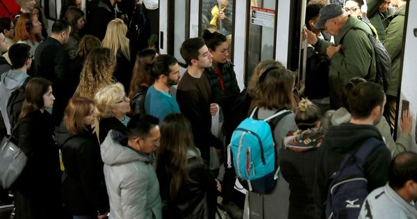 Foto: El metro barcelonés vive una nueva jornada de paros contra la presencia de amianto (Efe)