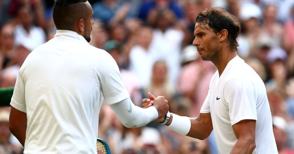 Foto: El saludo de Rafa Nadal (d) y Nick Kyrgios tras su duelo en la segunda ronda de Wimbledon. (Reuters)