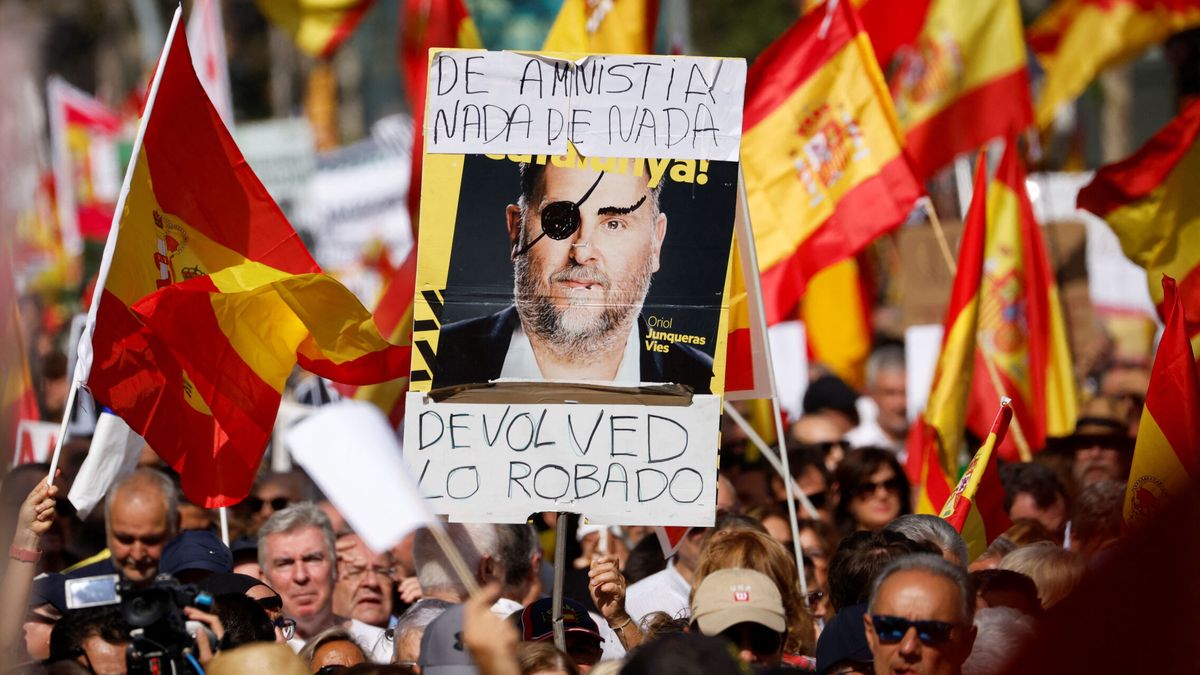 El constitucionalismo dice "no a la amnistía" en Barcelona: "Hoy dejamos de ser mayoría silenciosa"