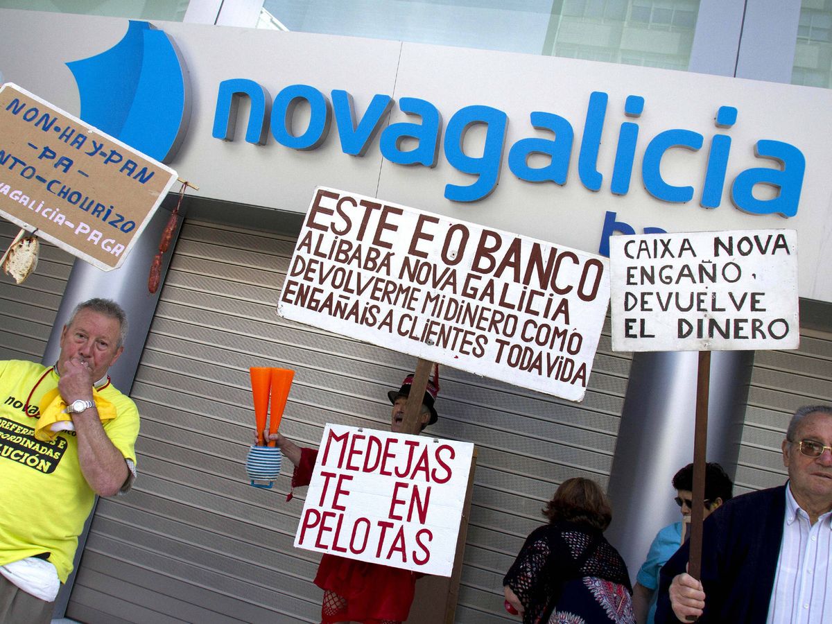 Foto: Una manifestación de afectados por las preferentes. (EFE/Salvador Sas)