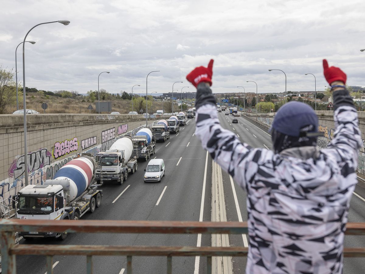 Foto: Paro de los transportistas el pasado marzo en Madrid. (EFE/Rodrigo Jiménez)
