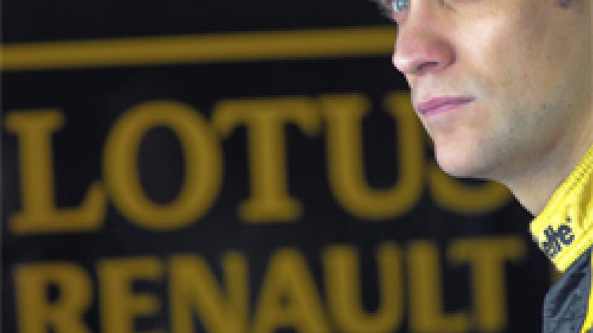 Renault se emplea a fondo: prohíbe hablar a Petrov, reconoce que ha contactado con Raikkonen y mete prisa a Kubica
