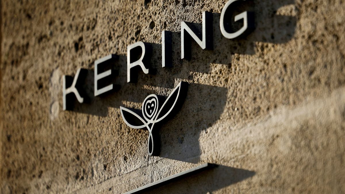 Kering anuncia la compra del 30% de Valentino por 1.700 M