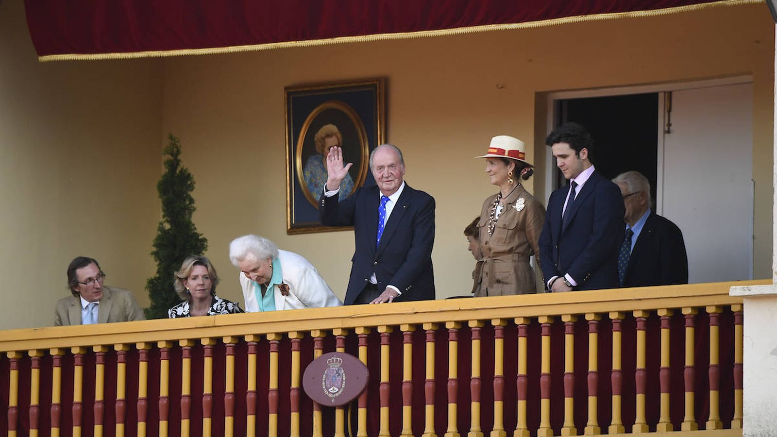Foto: El rey Juan Carlos junto a su familia en Aranjuez. (Limited Pictures)