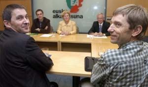 Moncloa confirma sus temores: los ‘duros’ de Batasuna desplazan definitivamente a los ‘blandos’ en la negociación