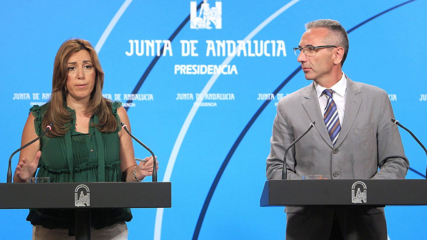 La presidenta de la Junta, Susana Díaz, junto al portavoz de su Gobierno, Miguel Ángel Vázquez (EFE)