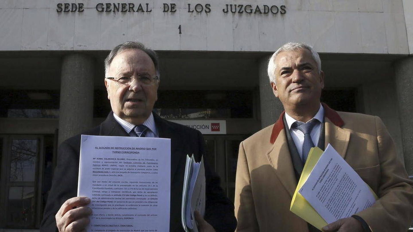 El presidente de Manos Limpias, Miguel Bernad (izquierda), y el presidente de Ausbanc, Luis Pineda. (EFE)